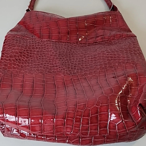 Burgundy Croc Embossed Handbag Purse Magnetic Snap Closure Approx 11"X10" - Picture 3 of 16